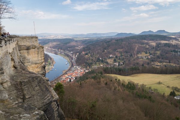Ausblick von der Festung Königstein in Richtung Elbe und Tafelberge